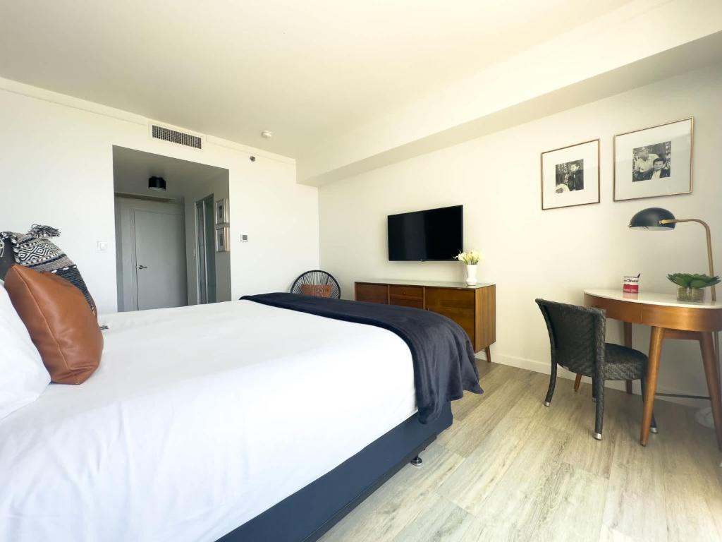 MVR King Suite Room Bay View - Image 7