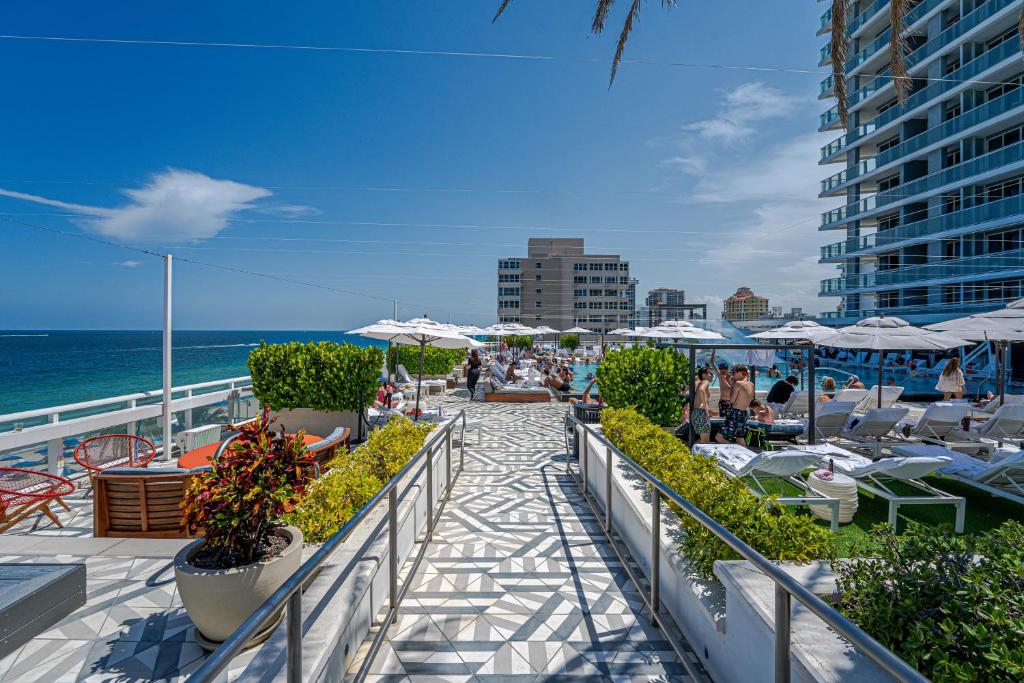 Beachfront-Spacious W Residence - Image 6