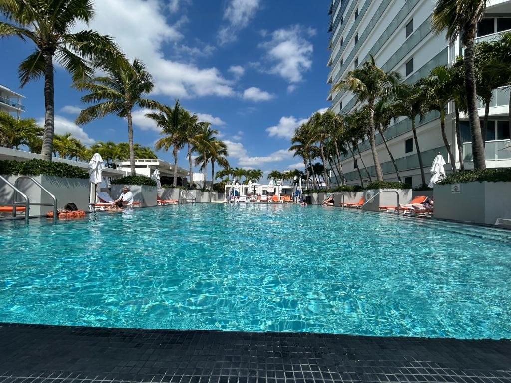 Beachfront-Spacious W Residence - Image 4