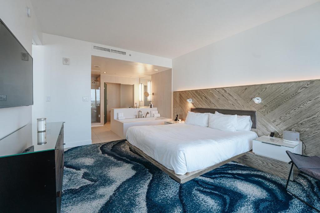 Beachfront-Spacious W Residence