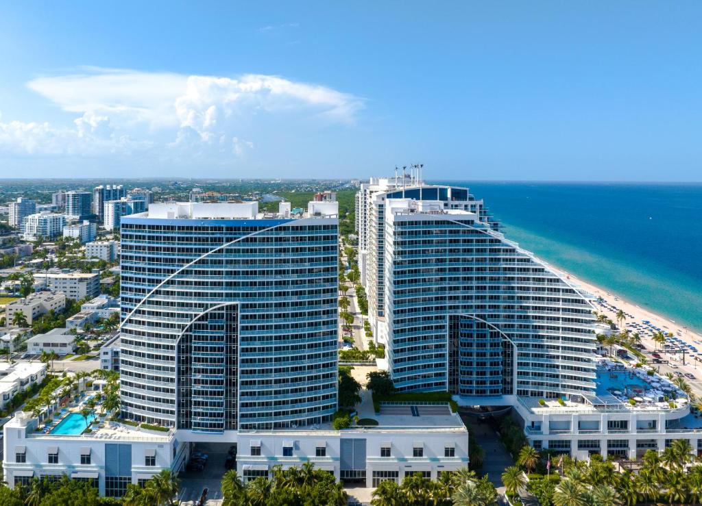 Beachfront-Spacious W Residence - Image 8