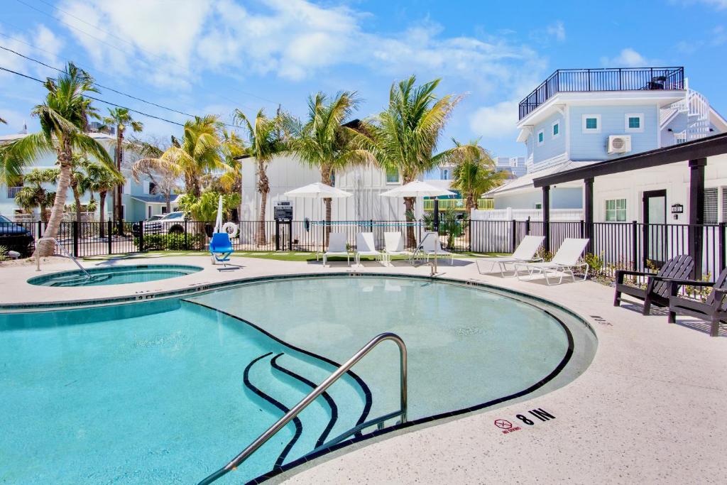 Pelican Post at Anna Maria Island Inn