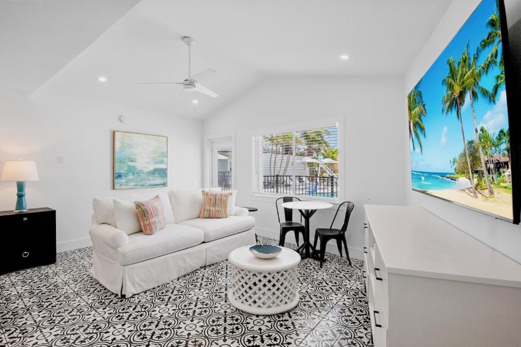 Pelican Post at Anna Maria Island Inn - Image 5