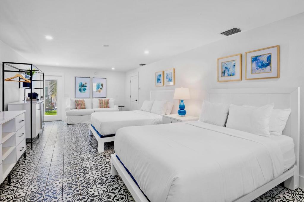 Pelican Post at Anna Maria Island Inn - Image 7