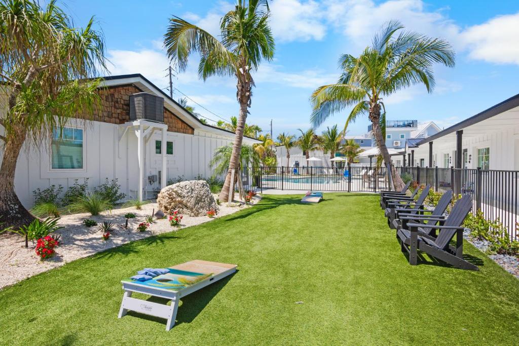 Pelican Post at Anna Maria Island Inn - Image 6