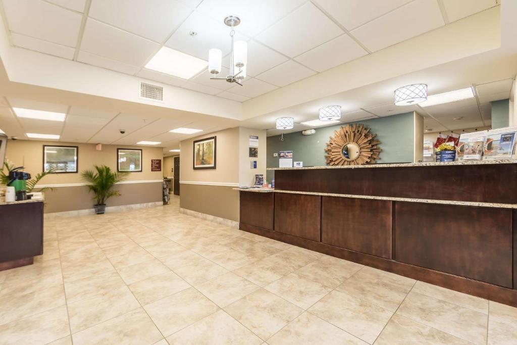 Best Western Plus Sebastian Hotel & Suites - Image 8