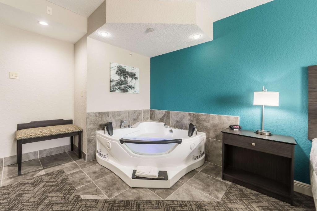 Best Western Plus Sebastian Hotel & Suites