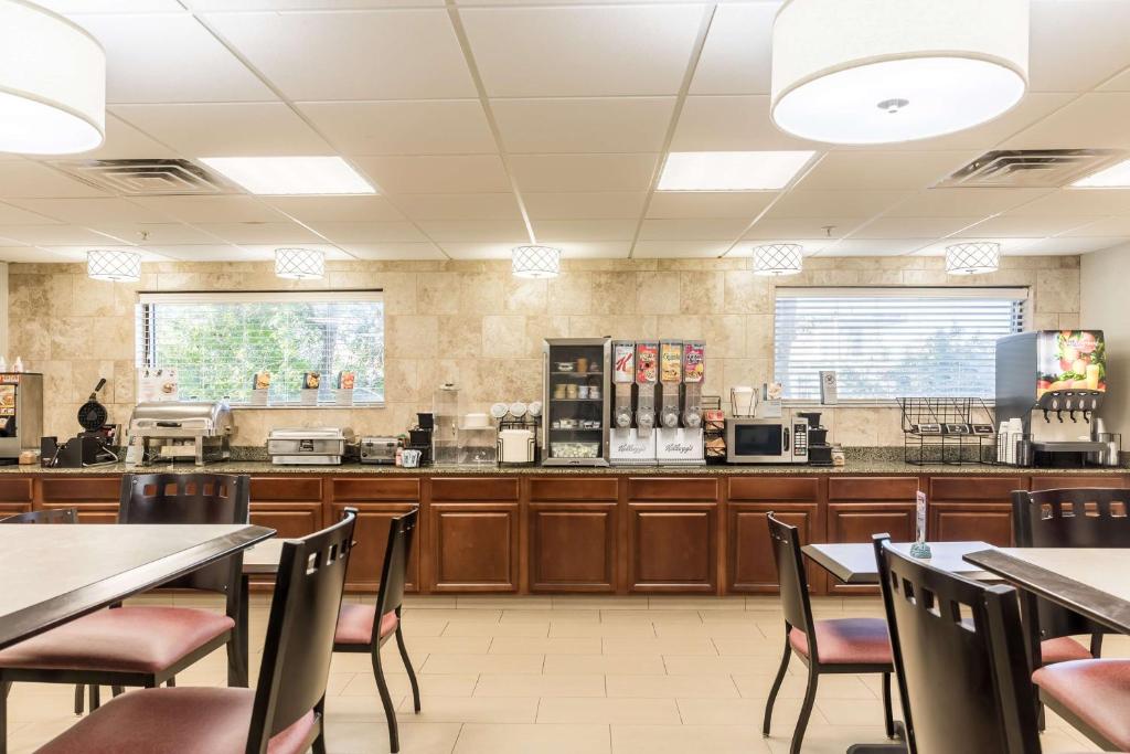 Best Western Plus Sebastian Hotel & Suites - Image 5