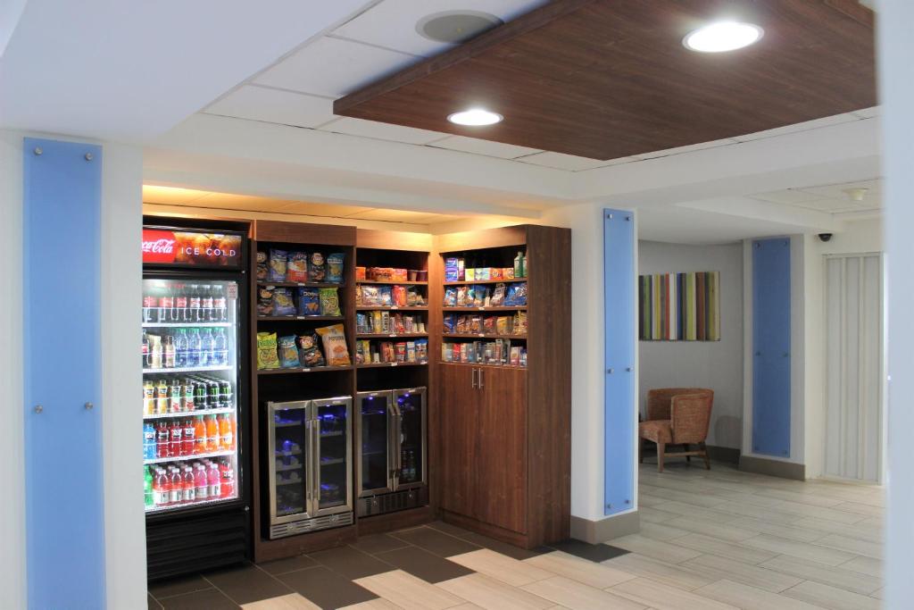 Holiday Inn Express Hotel & Suites Clewiston by IHG - Image 6