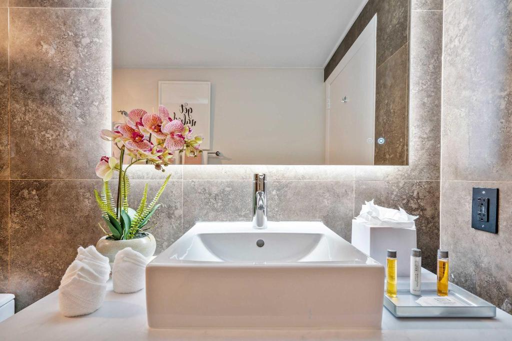 MVR Suite Travel Smarter Book This Stay - Image 8