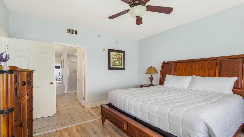 Beachfront Spacious Renovated Condo - Pools, Hot Hub, Spa - Walk to Pier Park in PCB