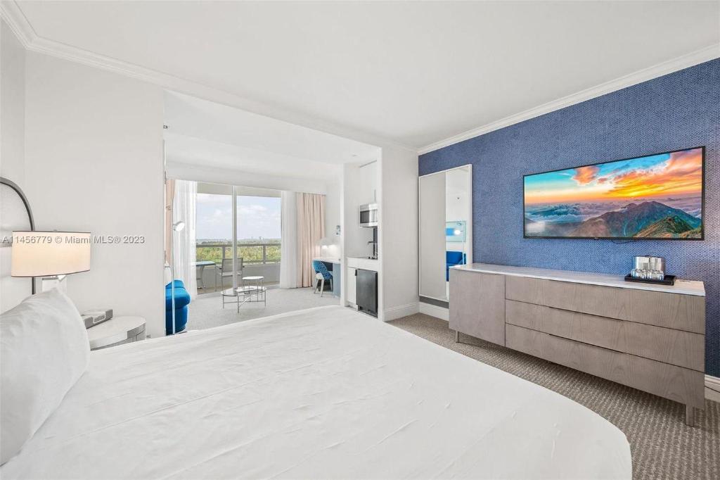 Fontainebleau Miami Beach Junior Suite
