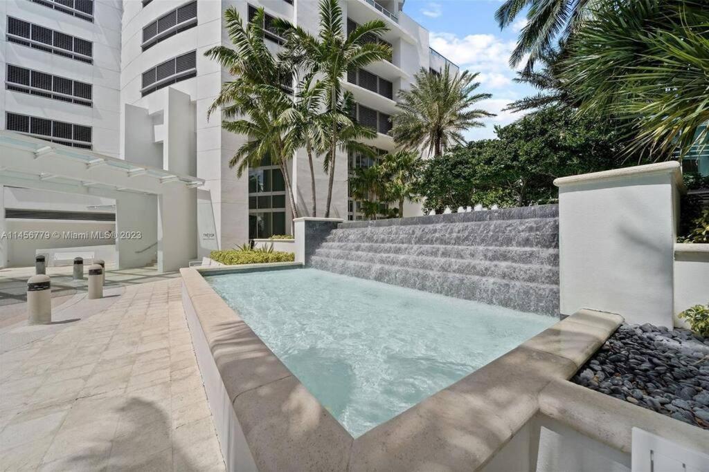 Fontainebleau Miami Beach Junior Suite - Image 4