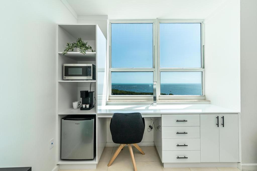 Coconut Grove Bayview unit Parking Included - Image 7