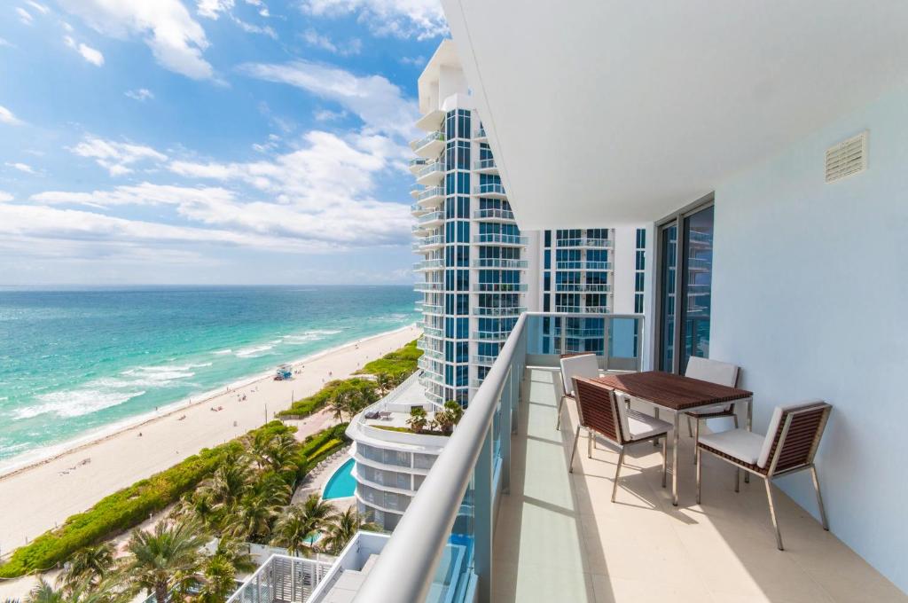 Monte Carlo Suites in Miami Beach