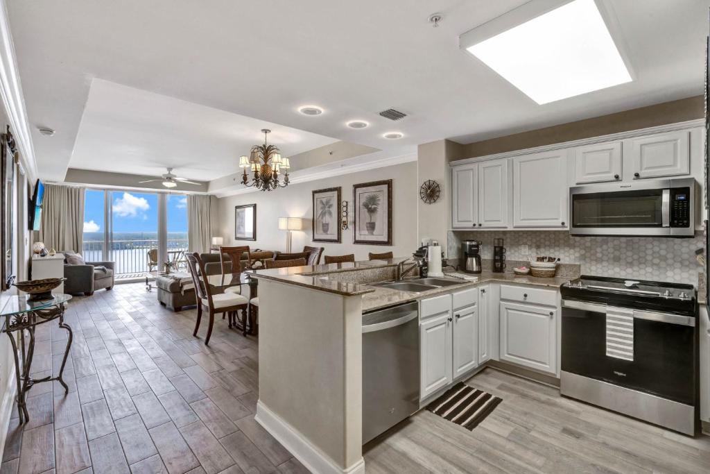 Sunshine Oasis - Orlando Lakefront Luxury - Image 4