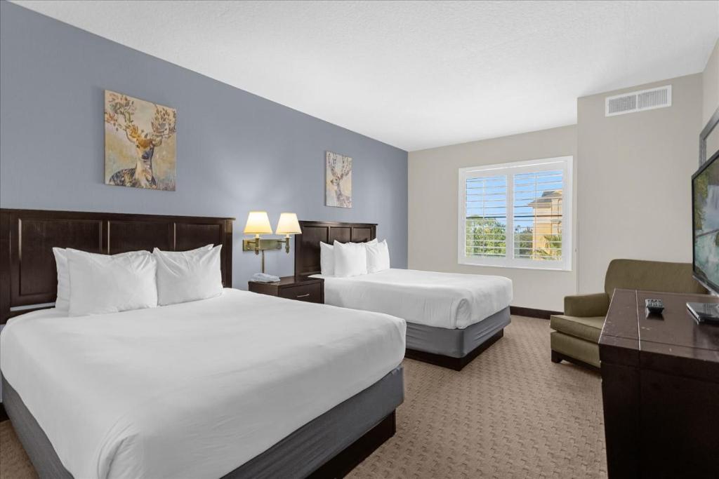 Stylish Queen Suite near Disney Sleeps at 4