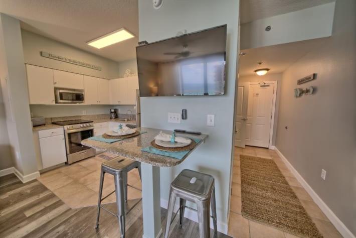 Deluxe Beachfront Studio, Shores of Panama, Oceanviews and Updated - Image 8