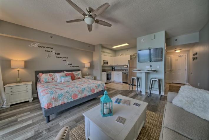 Deluxe Beachfront Studio, Shores of Panama, Oceanviews and Updated - Image 4