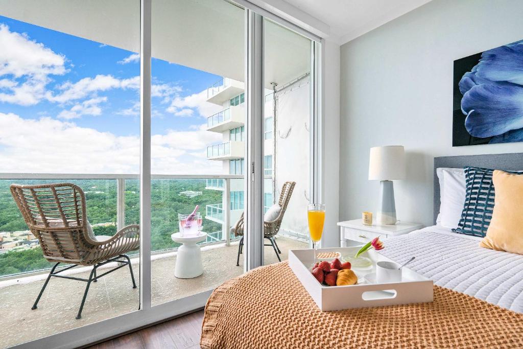 MVR Suite with Poolside Sips and Biscayne Backdrop - Image 4