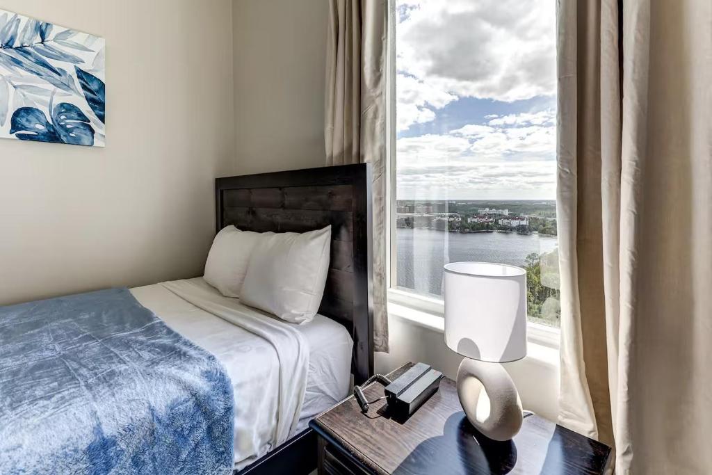 Disney Lakefront Luxury! - Image 6