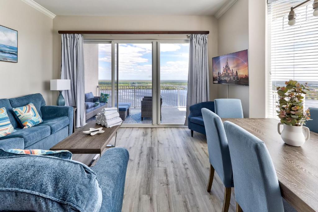 Disney Lakefront Luxury! - Image 8