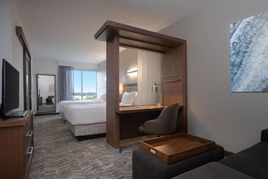 SpringHill Suites by Marriott Orlando at FLAMINGO CROSSINGS Town Center-Western Entrance - Image 5