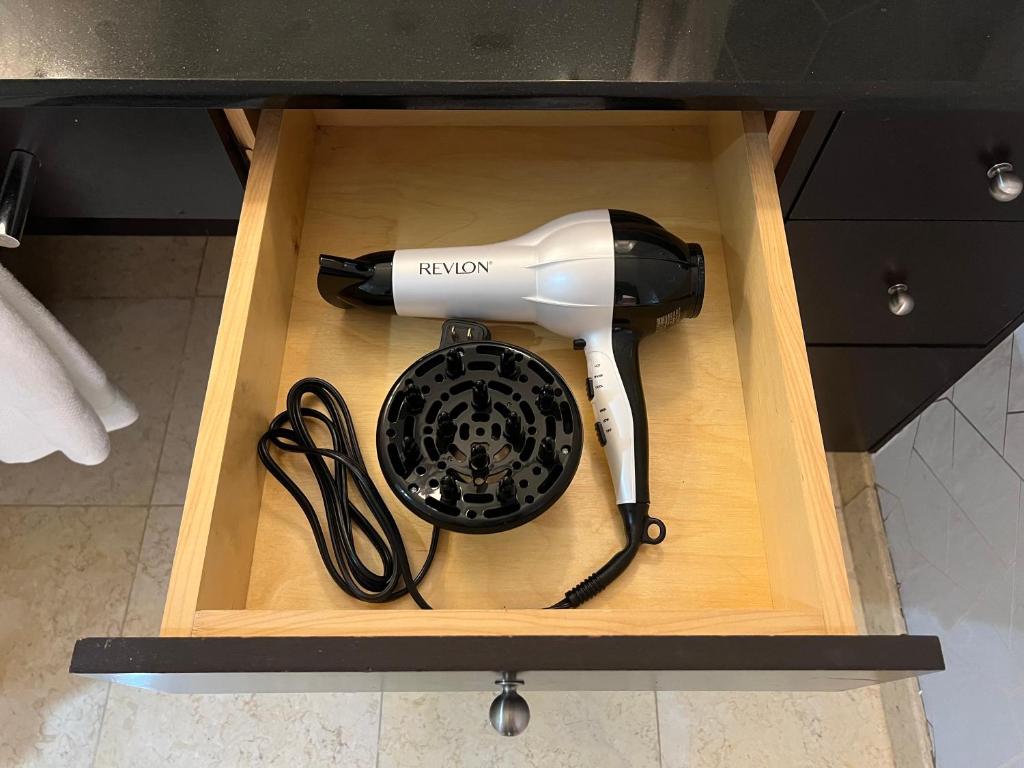 Boutique Suites 3 min walk to beach - Image 8