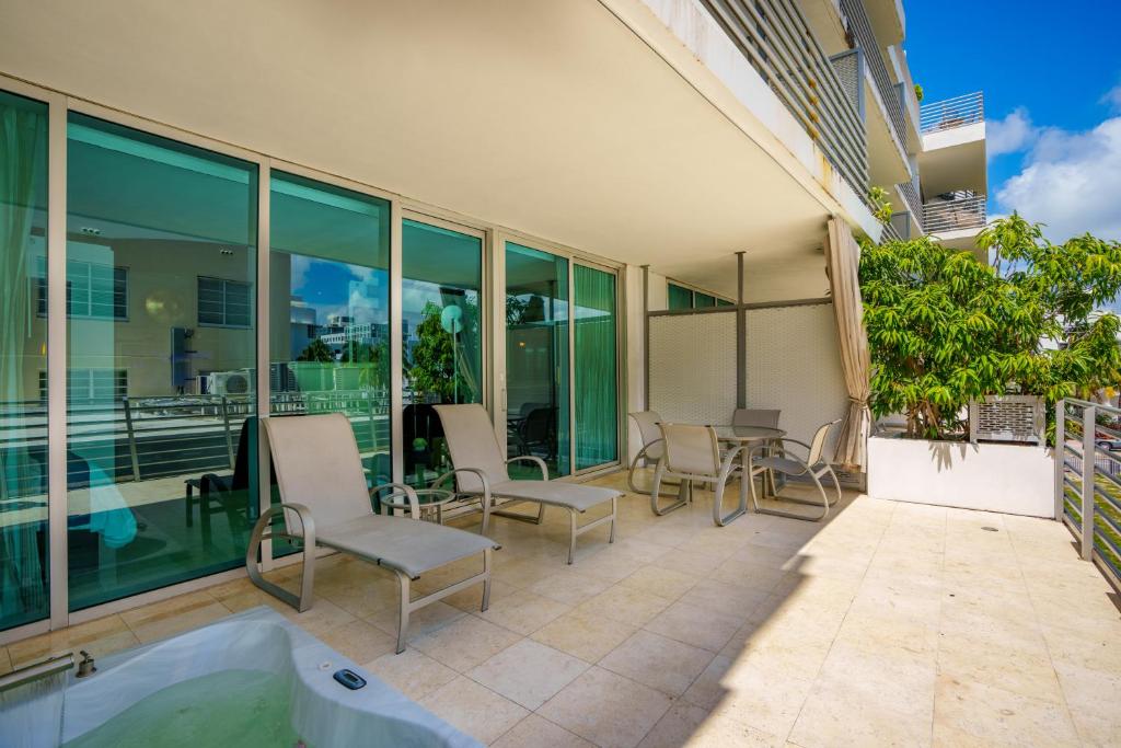 Hot Tub (Jacuzzi) - Photo 2