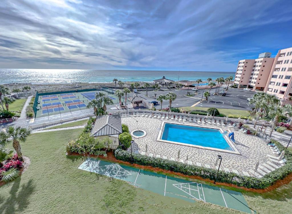 Hot Tub (Jacuzzi) - Photo 2