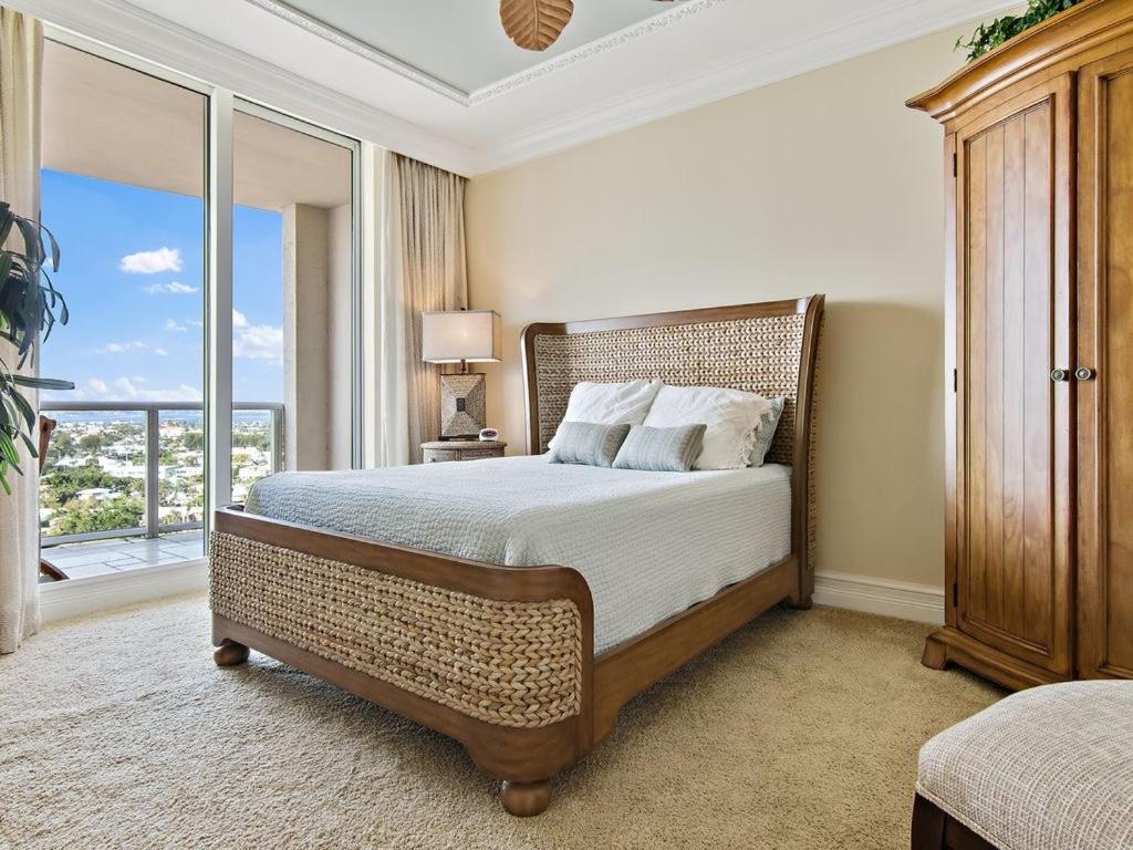 Ritz Carlton Luxurious Residence on Singer Island - Image 8