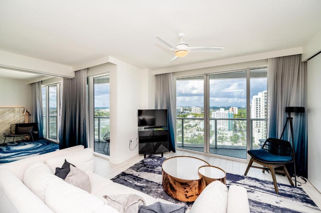 High Floor Luxury 2BR 2BA, Sleeps 6, Resort Access - Horizon by HomeStakes Stays - Image 7