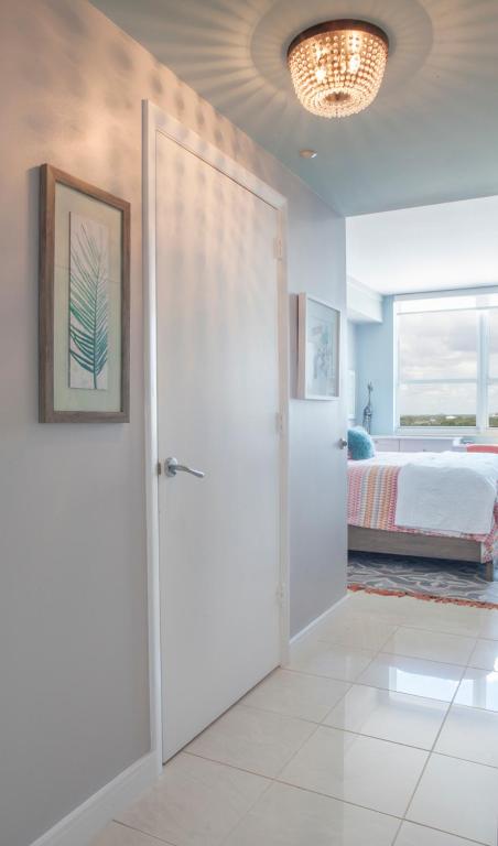 Coconut Grove 10th Floor private unit Parking Included - Image 7