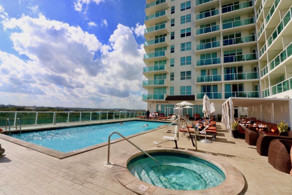 Coconut Grove 10th Floor private unit Parking Included