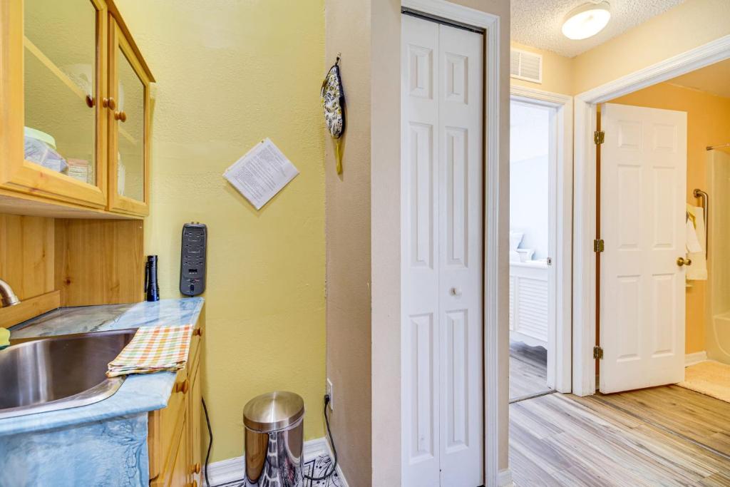 Pet Friendly, Hot Tub, 8ml to Beach, 7ml to Sebastian - Image 7