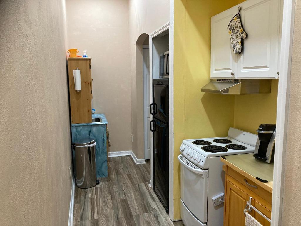 Pet Friendly, Hot Tub, 8ml to Beach, 7ml to Sebastian - Image 8