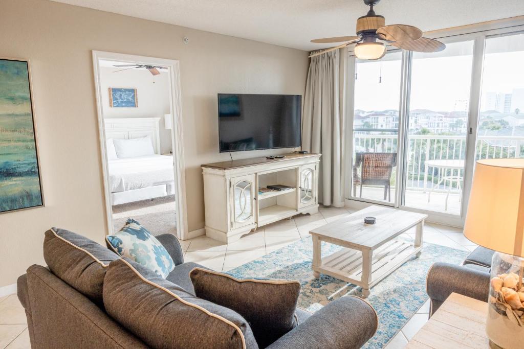 Terrace at Pelican Beach - Image 5