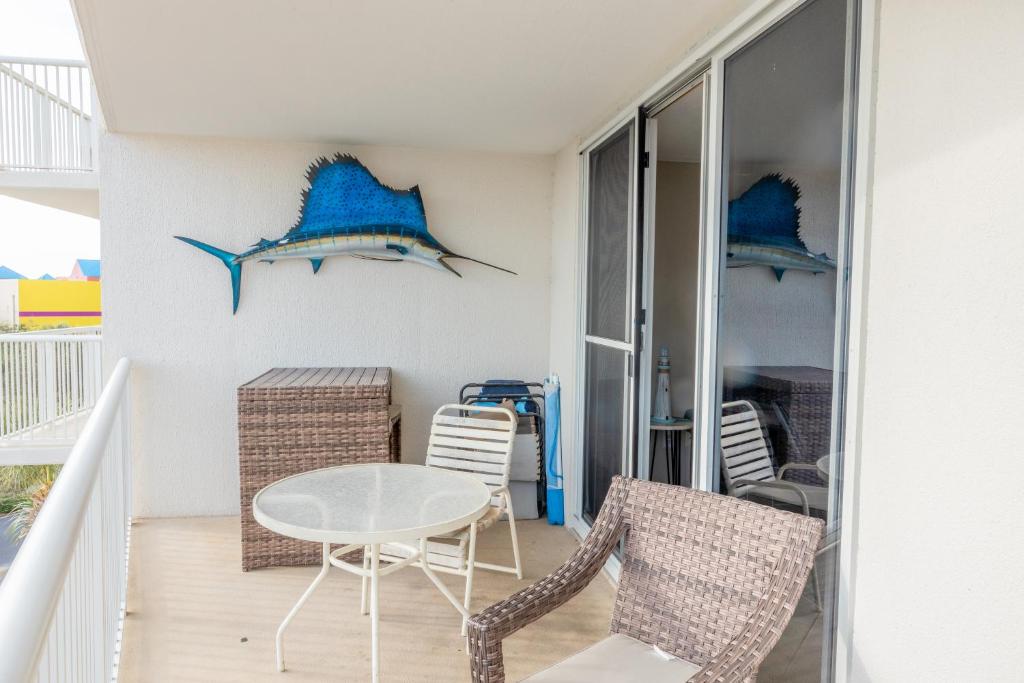 Terrace at Pelican Beach - Image 6