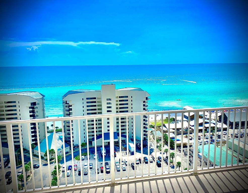 1717 Laketown Wharf 1 King Bedroom, 2 Bath - Image 6