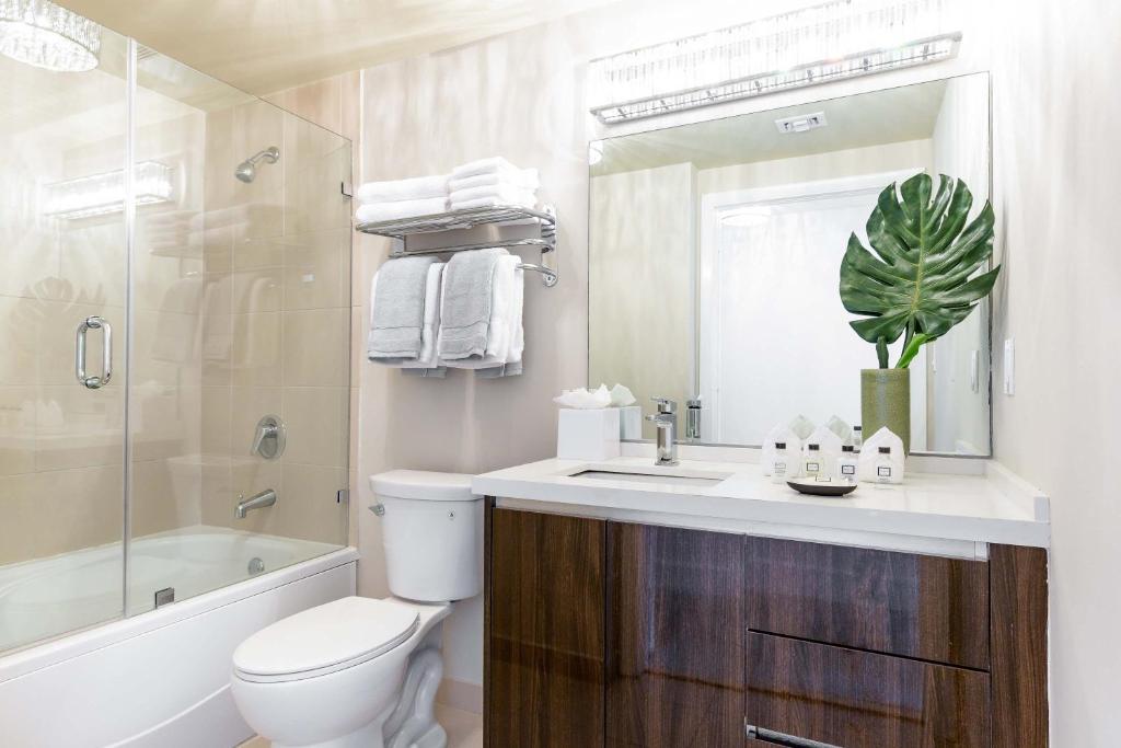 MVR A 5-Star Suite Feel Without Leaving the Grove - Image 8