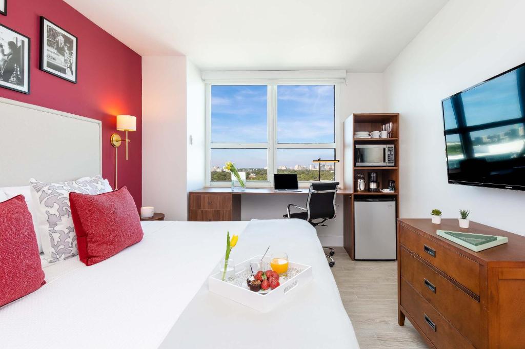 MVR A 5-Star Suite Feel Without Leaving the Grove - Image 6