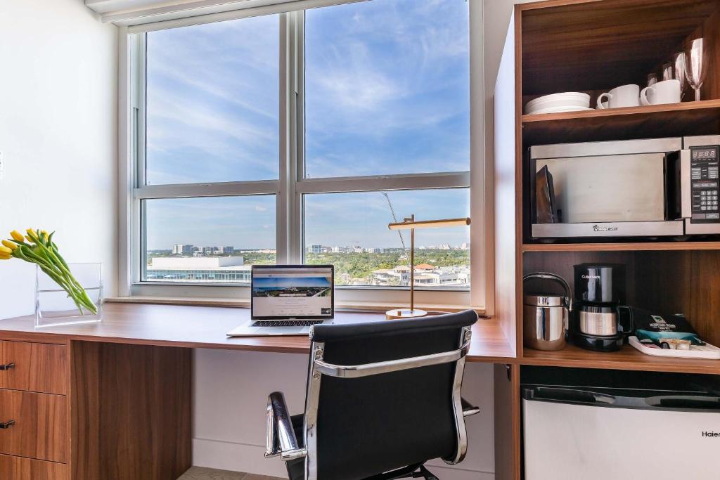 MVR A 5-Star Suite Feel Without Leaving the Grove - Image 4