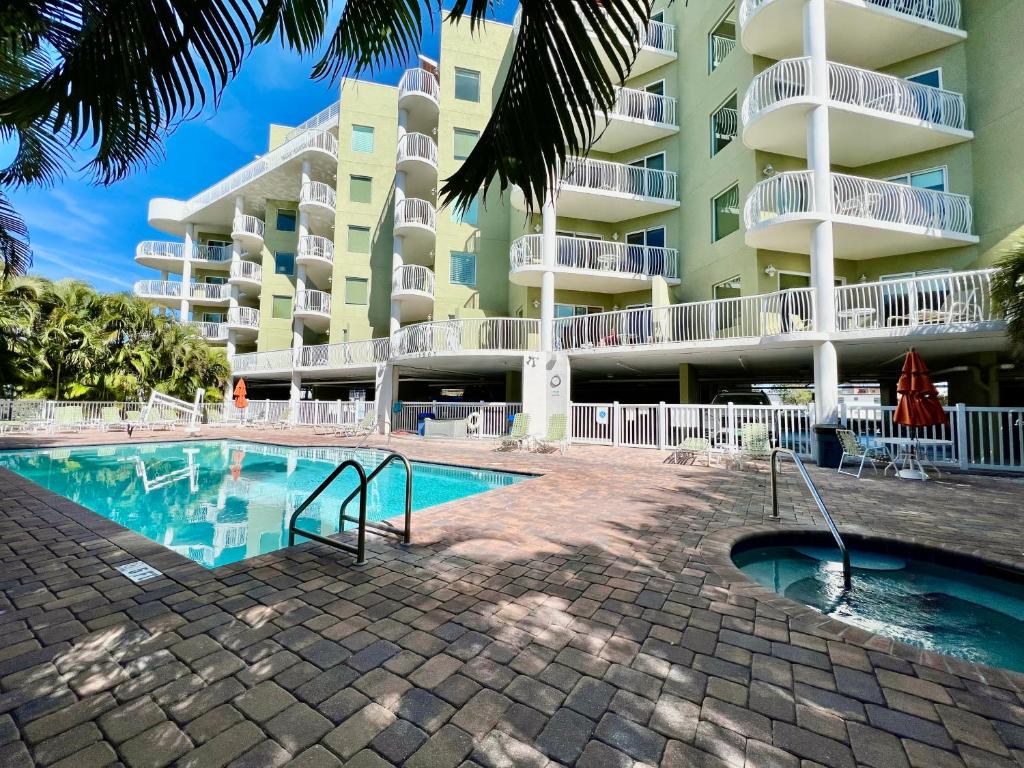 Hot Tub (Jacuzzi) - Photo 2