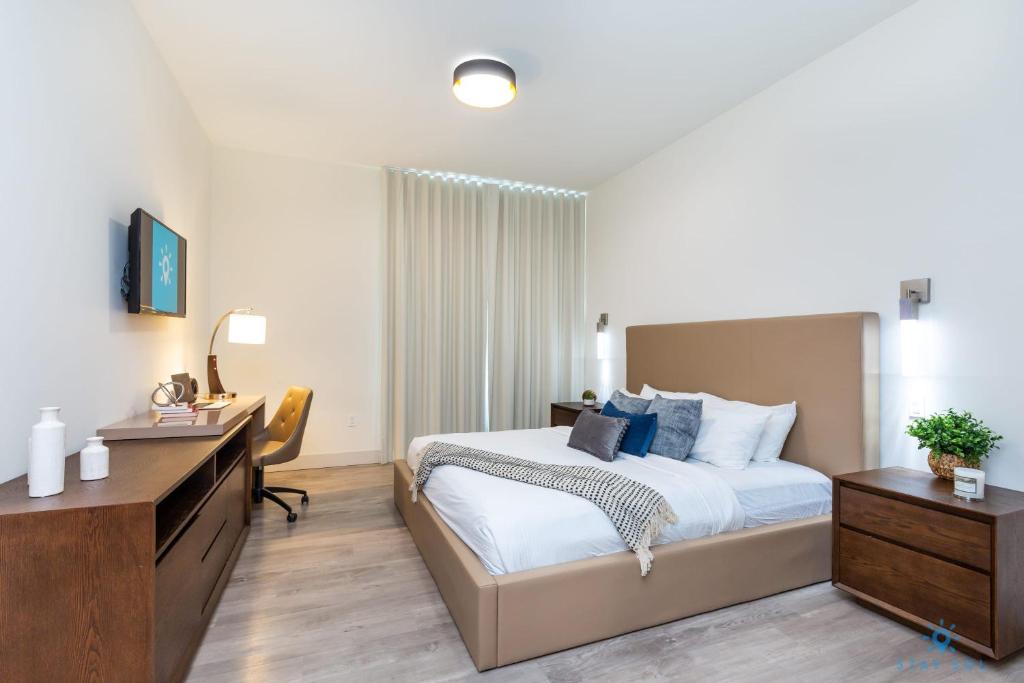 Rooftop Pool Balcony Hollywood Beach Broad walk - Image 7