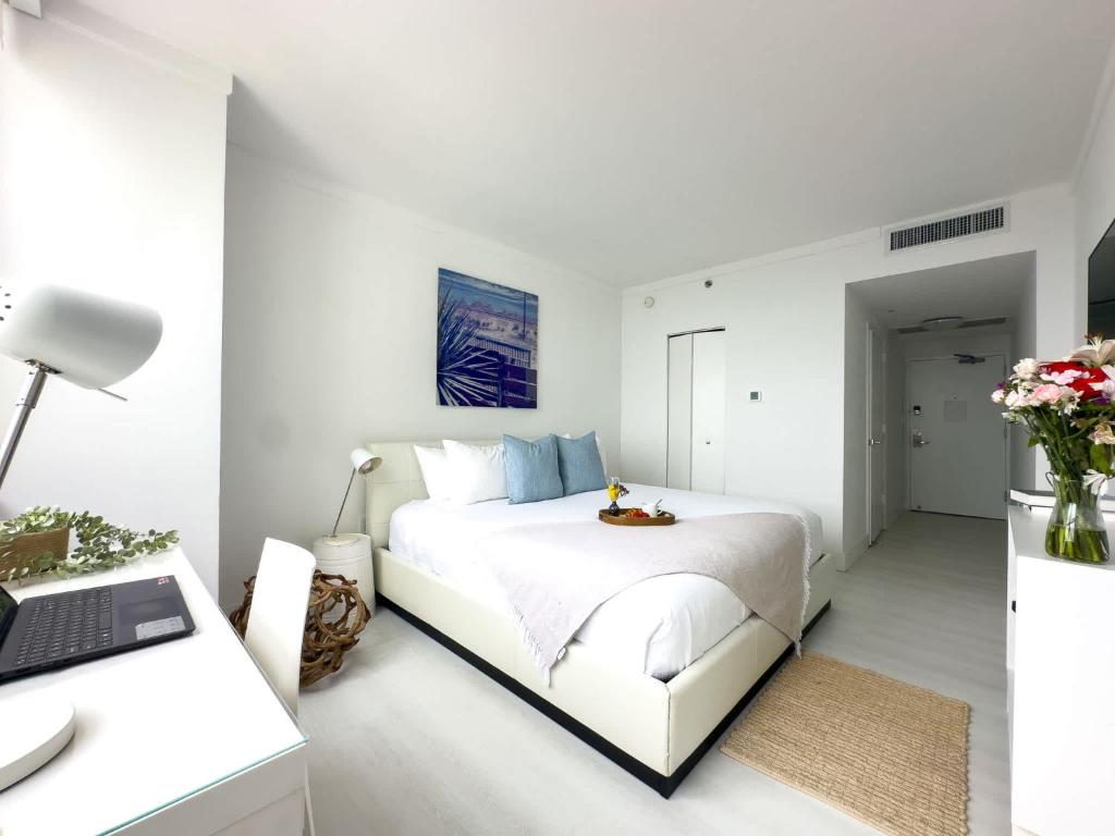 suite with amazing bayfront views - Image 6