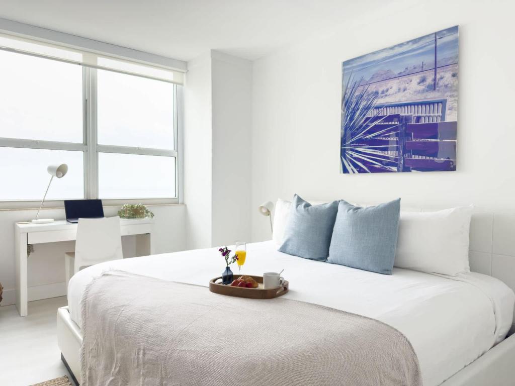 suite with amazing bayfront views - Image 5