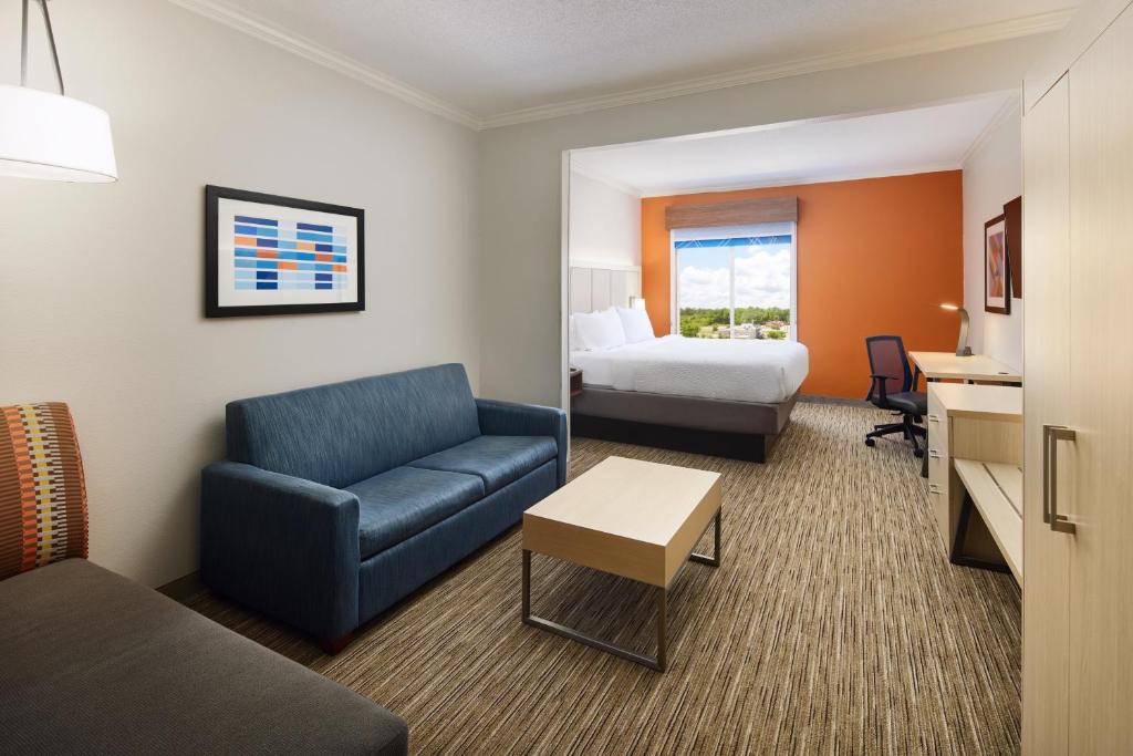 Holiday Inn Express & Suites Bonifay by IHG - Image 8