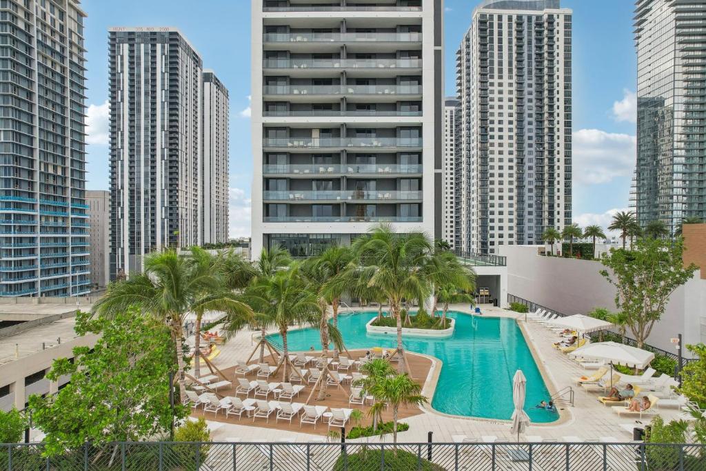 Stunning Lux 2 Bed 2 Bath with Panoramic View from Balcony