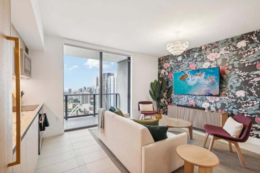 Stunning Lux 2 Bed 2 Bath with Panoramic View from Balcony - Image 6