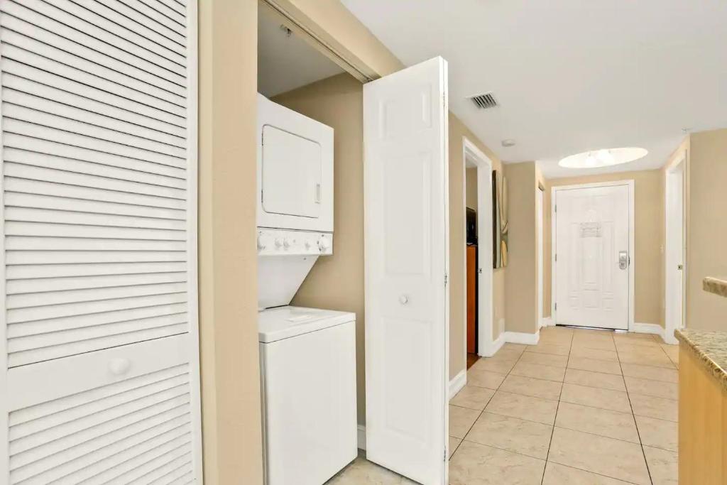 Salty Daze at Crystal Palms - Image 6